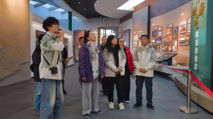 10月17日-18日，甘肅文旅集團黨委副書記、總經理馬文玫帶隊赴集團旗下子公司運營集團代管運營的額濟納胡楊林景區、額濟納胡楊生態文化科普館等地開展專題考察調研，了解額濟納胡楊林景區運營成效，并與額濟納